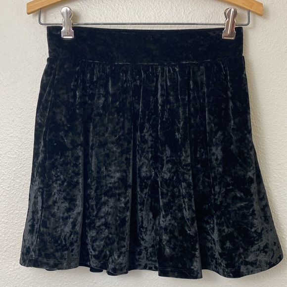 L’amour Nanette Lepore Black Crushed Velvet Skater Skirt Size Small - Picture 4 of 6